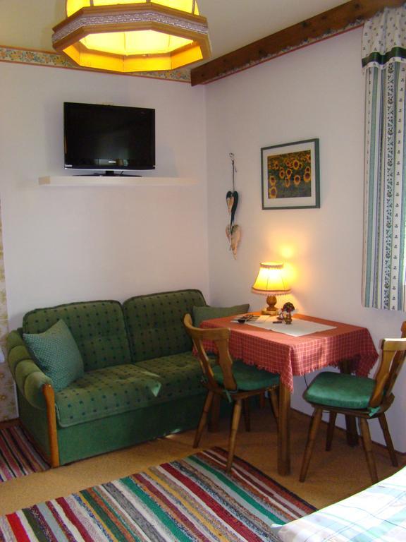 Landhaus Teufl Bed & Breakfast Faistenau Oda fotoğraf