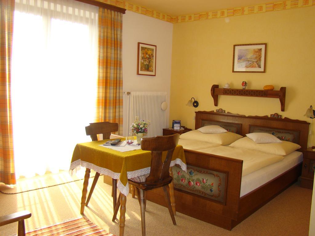 Landhaus Teufl Bed & Breakfast Faistenau Oda fotoğraf